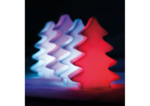 Reklamní vánoční osvětlení v tvaru stromu nebo hvězdy