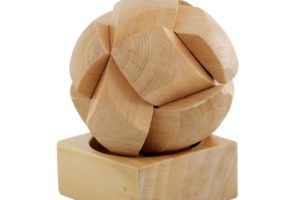 Puzzle ve tvaru míče ze dřeva